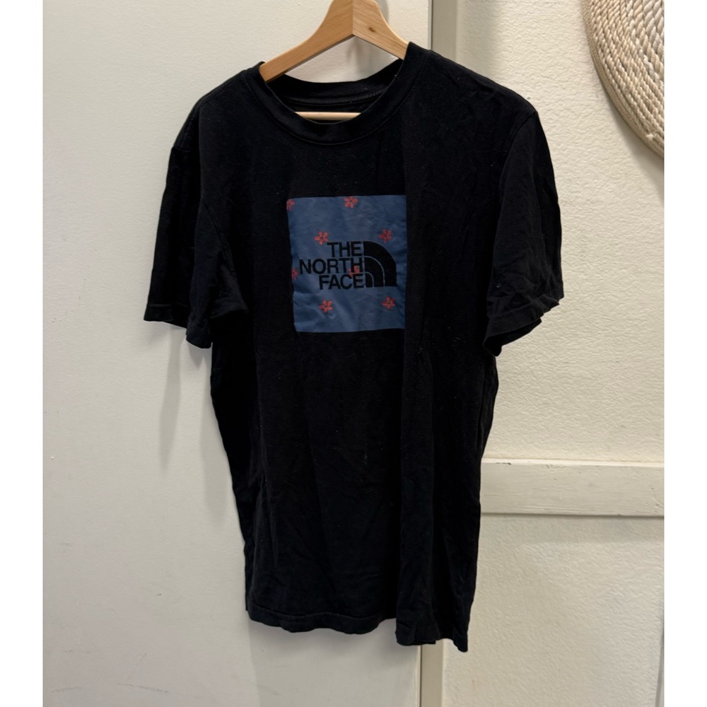 The North Face Jen’s black Daisy T-shirt tee medium